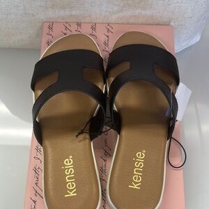 Kensie Black Sandals with Sleek Design and Comfortable Fit